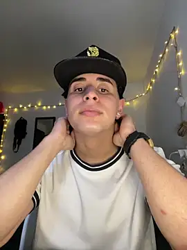 Snapshot of Maximuz1920 chatting on 04/07/26, 07:03 Maximuz1920 online show from 04/07/26, 07:03