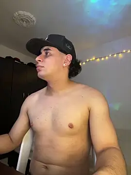 Snapshot of Maximuz1920 chatting on 04/18/26, 07:07 Maximuz1920 online show from 04/18/26, 07:07