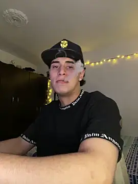 Snapshot of Maximuz1920 chatting on 04/27/26, 01:25 Maximuz1920 online show from 04/27/26, 01:25