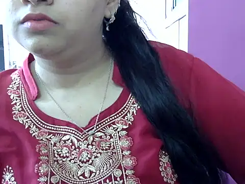 Snapshot of Cute_Aliyaa chatting on 04/17/26, 09:45 Cute Aliyaa online show from 04/17/26, 09:45