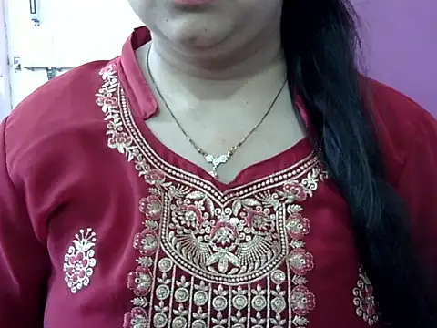 Snapshot of Cute_Aliyaa chatting on 05/17/26, 10:33 Cute Aliyaa online show from 05/17/26, 10:33