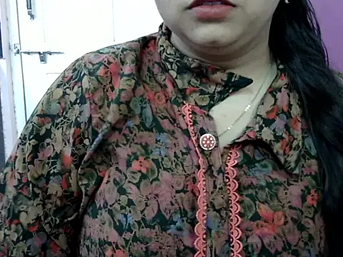 Snapshot of Cute_Aliyaa chatting on 05/20/26, 02:01 Cute Aliyaa online show from 05/20/26, 02:01