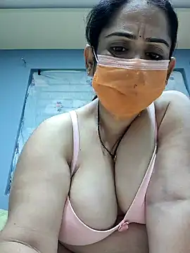 diyam4002 online show from 02/24/26, 06:55