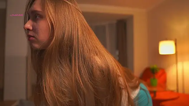 SharaNewbern online show from 04/06/26, 03:24