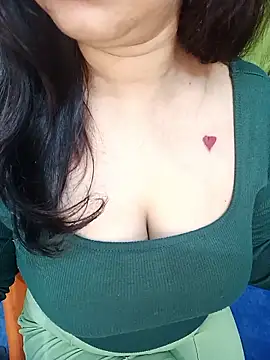 Snapshot of alinaarora chatting on 02/13/26, 06:09 alinaarora online show from 02/13/26, 06:09