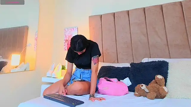 Snapshot of LANA_LARSEN chatting on 04/21/26, 11:38 LANA LARSEN online show from 04/21/26, 11:38