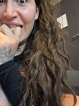 Snapshot of TattooGirlAlia chatting on 07/03/26, 11:27 TattooGirlAlia online show from 07/03/26, 11:27