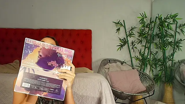 Snapshot of cristina_aznar1 chatting on 07/10/26, 03:58 cristina aznar1 online show from 07/10/26, 03:58