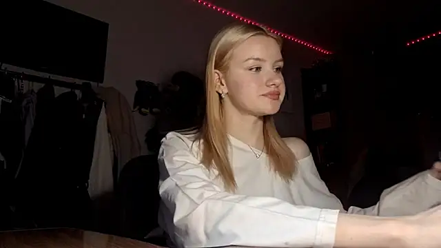 Snapshot of ChongTreece chatting on 02/15/26, 06:10 ChongTreece online show from 02/15/26, 06:10