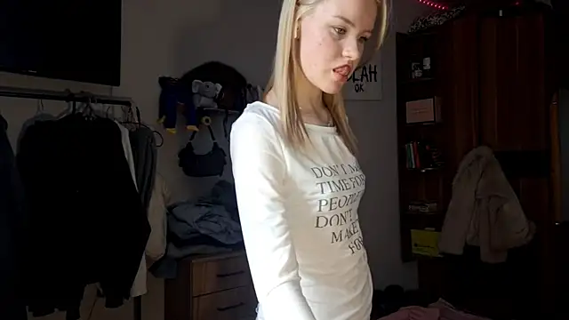 Snapshot of ChongTreece chatting on 03/19/26, 06:39 ChongTreece online show from 03/19/26, 06:39