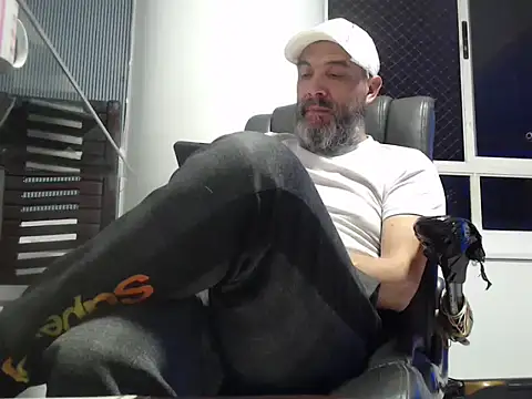 seriohetero19 online show from 02/16/26, 11:34