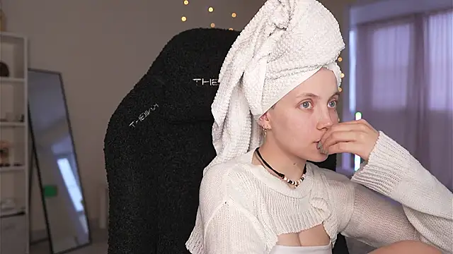 Snapshot of Appr0ved_ chatting on 03/12/26, 03:07 Appr0ved online show from 03/12/26, 03:07