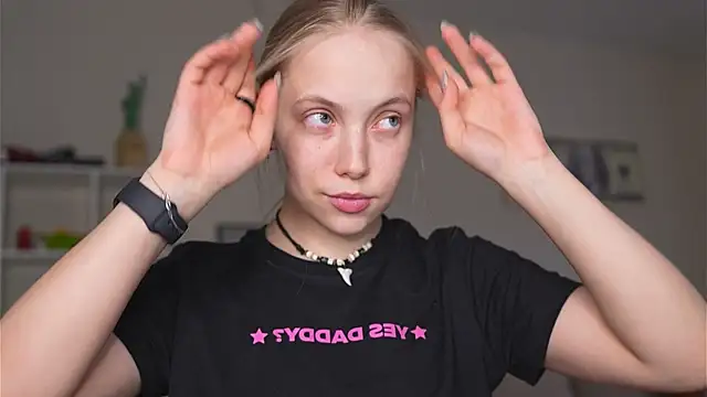 Snapshot of Appr0ved_ chatting on 03/26/26, 03:06 Appr0ved online show from 03/26/26, 03:06