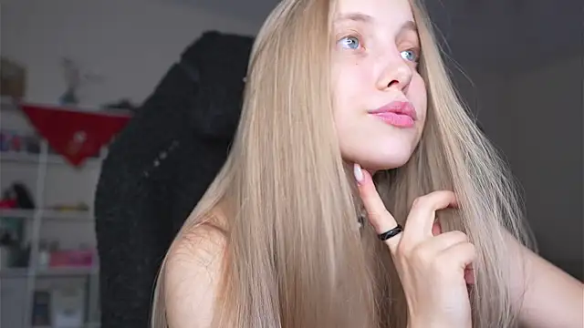 Snapshot of Appr0ved_ chatting on 04/23/26, 05:15 Appr0ved online show from 04/23/26, 05:15