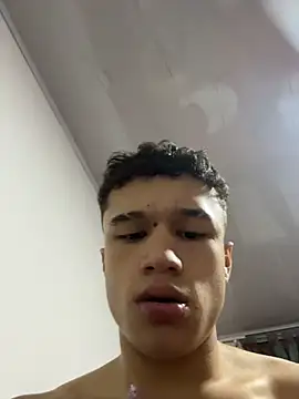 Snapshot of Dominik_Souza chatting on 06/28/26, 01:44 Dominik Souza online show from 06/28/26, 01:44