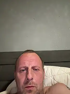 Snapshot of FrankdieSchwuchtel chatting on 06/10/26, 10:52 FrankdieSchwuchtel online show from 06/10/26, 10:52
