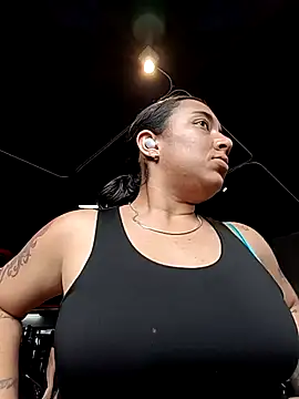 Snapshot of Robin_H00t_2 chatting on 04/06/26, 05:58 Robin H00t 2 online show from 04/06/26, 05:58