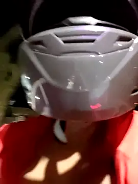 Snapshot of Robin_H00t_2 chatting on 04/08/26, 11:37 Robin H00t 2 online show from 04/08/26, 11:37