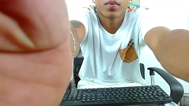 Snapshot of ostinn18 chatting on 03/02/26, 02:13 ostinn18 online show from 03/02/26, 02:13