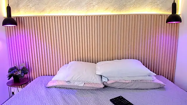 Snapshot of noha_ns chatting on 04/22/26, 12:02 noha ns online show from 04/22/26, 12:02