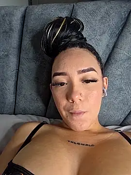 Snapshot of alaia_princess chatting on 03/10/26, 11:43 alaia princess online show from 03/10/26, 11:43