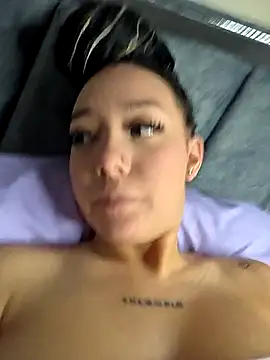 Snapshot of alaia_princess chatting on 03/21/26, 11:41 alaia princess online show from 03/21/26, 11:41