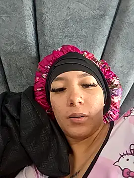 Snapshot of alaia_princess chatting on 04/24/26, 07:44 alaia princess online show from 04/24/26, 07:44