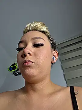 Snapshot of alaia_princess chatting on 04/26/26, 11:13 alaia princess online show from 04/26/26, 11:13