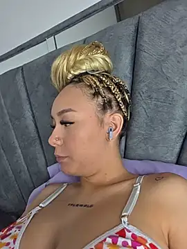 Snapshot of alaia_princess chatting on 05/16/26, 11:14 alaia princess online show from 05/16/26, 11:14