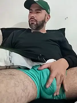 Snapshot of hairyandbigmann chatting on 03/10/26, 08:36 hairyandbigmann online show from 03/10/26, 08:36