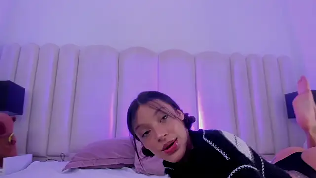 Snapshot of Zoe_Banx chatting on 03/13/26, 07:48 Zoe Banx online show from 03/13/26, 07:48