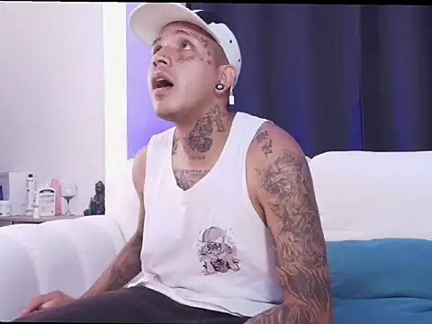 Snapshot of blackout9703 chatting on 02/14/26, 05:43 blackout9703 online show from 02/14/26, 05:43