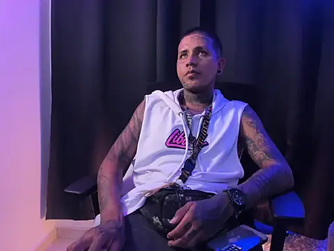 Snapshot of blackout9703 chatting on 04/20/26, 09:56 blackout9703 online show from 04/20/26, 09:56