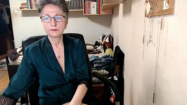 Snapshot of katemodel chatting on 10/15/25, 06:35 katemodel online show from 10/15/25, 06:35