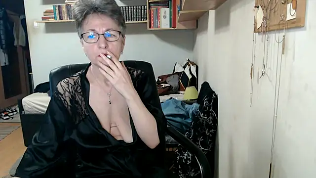 Snapshot of katemodel chatting on 10/18/25, 05:21 katemodel online show from 10/18/25, 05:21