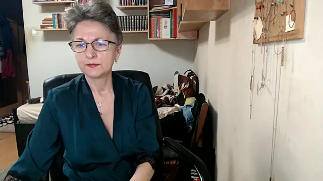 Snapshot of katemodel chatting on 10/23/25, 09:30 katemodel online show from 10/23/25, 09:30