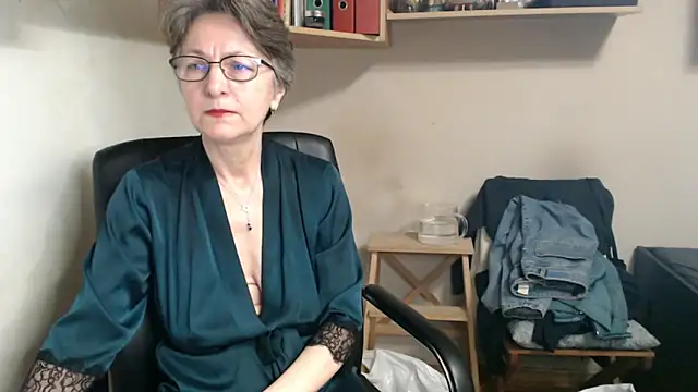 Snapshot of katemodel chatting on 12/18/25, 07:58 katemodel online show from 12/18/25, 07:58