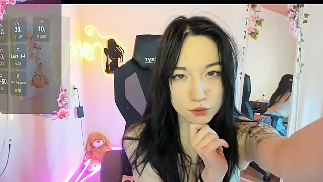 Snapshot of AliceeinWonderlanddd chatting on 04/04/26, 02:43 AliceeinWonderlanddd online show from 04/04/26, 02:43