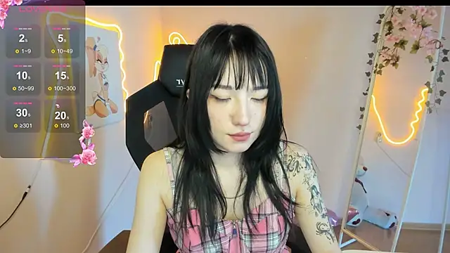 Snapshot of AliceeinWonderlanddd chatting on 04/10/26, 02:50 AliceeinWonderlanddd online show from 04/10/26, 02:50