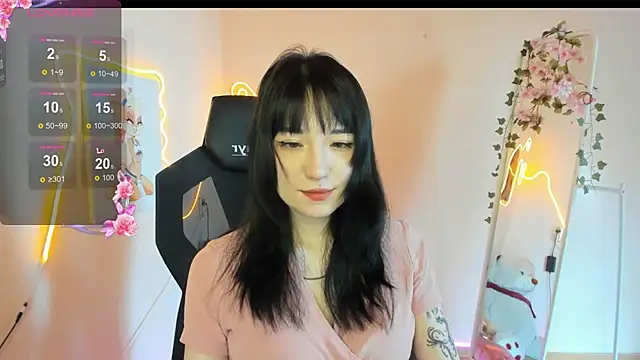 Snapshot of AliceeinWonderlanddd chatting on 04/11/26, 03:33 AliceeinWonderlanddd online show from 04/11/26, 03:33