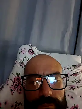 Snapshot of Robsonitj90 chatting on 05/20/26, 10:43 Robsonitj90 online show from 05/20/26, 10:43
