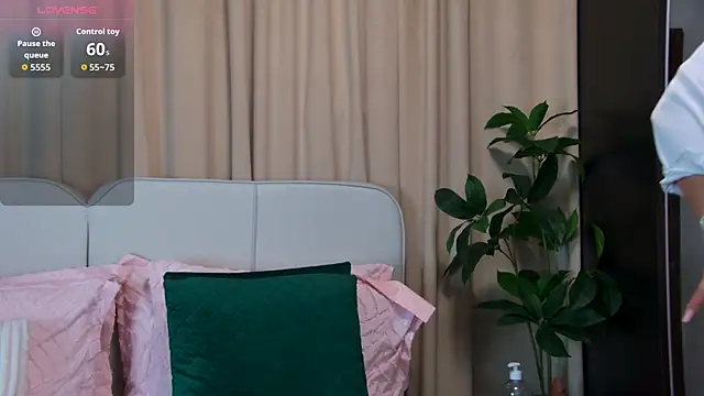 GinaMencee online show from 05/28/26, 08:28