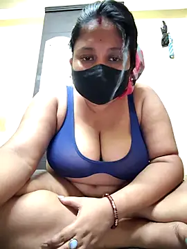 Snapshot of Curvy_Trisha chatting on 04/15/26, 11:17 Curvy Trisha online show from 04/15/26, 11:17