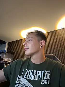 Snapshot of AxelMuller chatting on 02/10/26, 08:51 AxelMuller online show from 02/10/26, 08:51