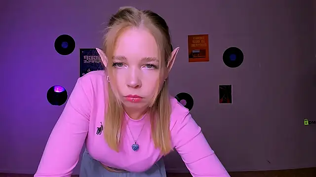 Snapshot of eira_mouse chatting on 04/20/26, 08:39 eira mouse online show from 04/20/26, 08:39