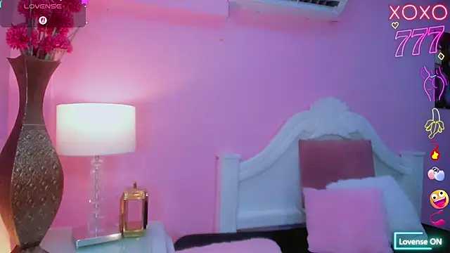 Snapshot of Maia_Hotts chatting on 04/05/26, 08:28 Maia Hotts online show from 04/05/26, 08:28