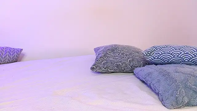 Snapshot of Luvtosin663 chatting on 04/17/26, 03:04 Luvtosin663 online show from 04/17/26, 03:04