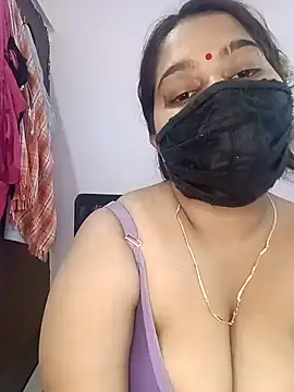 Snapshot of Aliya_Hott chatting on 04/21/26, 05:25 Aliya Hott online show from 04/21/26, 05:25