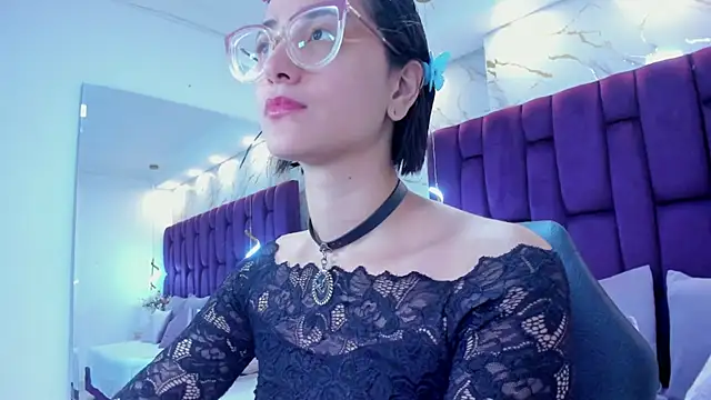 crystalstonee online show from 02/16/26, 09:44