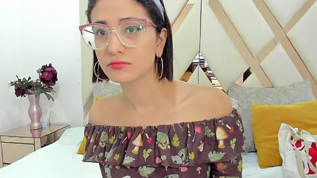 Snapshot of crystalstonee chatting on 03/07/26, 09:01 crystalstonee online show from 03/07/26, 09:01